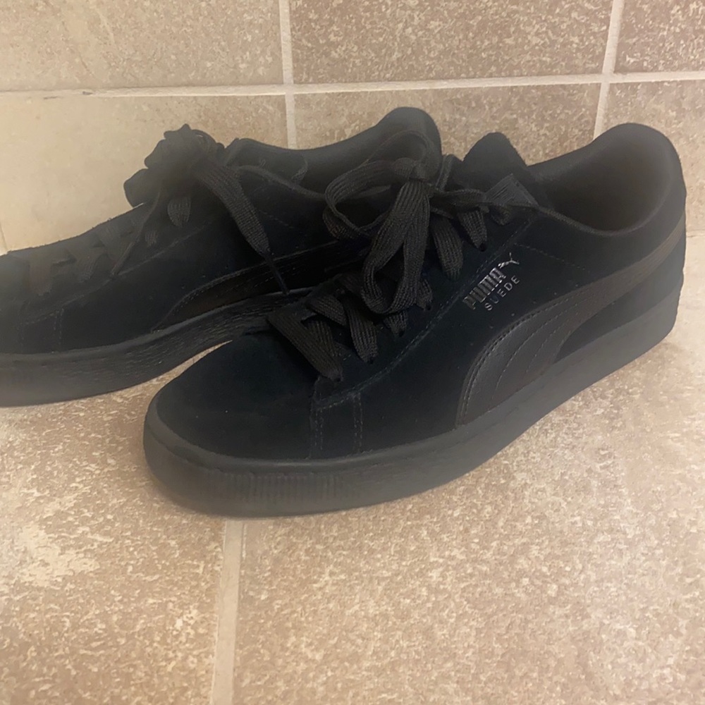 Men’s black suede Puma’s